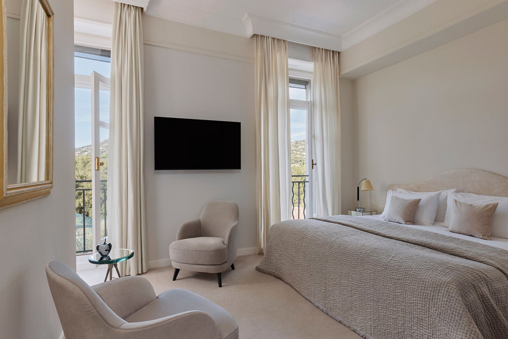 Secondary guest room at COMO Le Beauvallon — distinct layout from primary bedroom, PressBeyond hotel image sequence