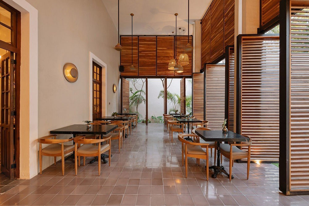 Decu Downtown — Standardized Hotel Image Sequence #3 — Primary Common Area