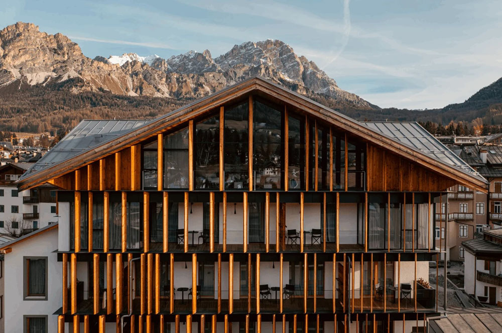 HOTEL de LEN — Standardized Hotel Image Sequence #1 — Exterior