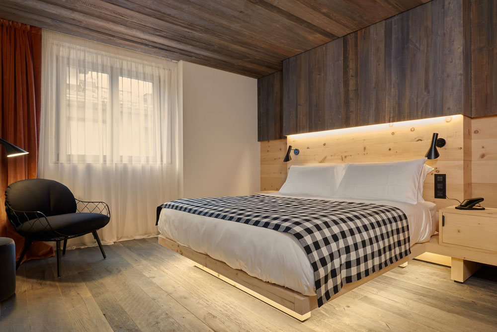 HOTEL de LEN — Standardized Hotel Image Sequence #4 — Secondary Guest Room