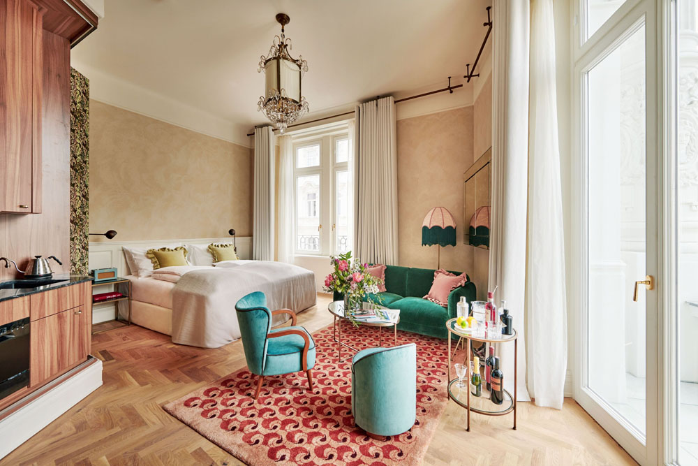 Hotel MOTTO — Standardized Hotel Image Sequence #2 — Primary Guest Room