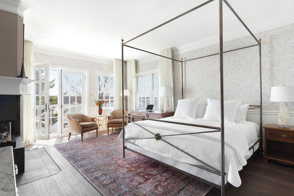 Manoir Hovey — Standardized Hotel Image Sequence #2 — Primary Guest Room