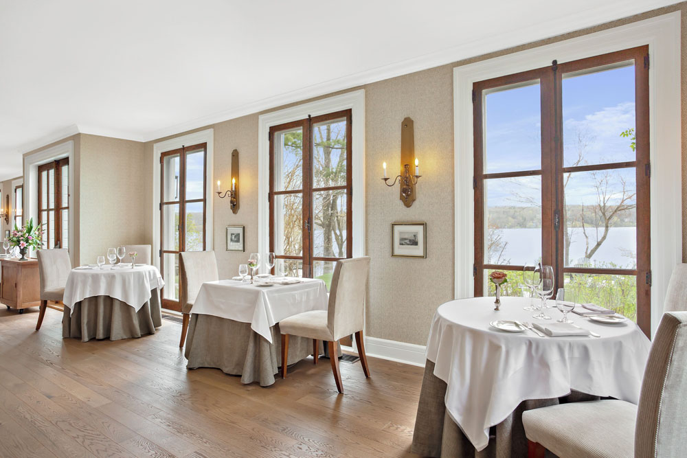Manoir Hovey — Standardized Hotel Image Sequence #3 — Primary Common Area