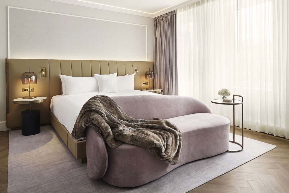 Vogue Hotel Montreal Downtown, Curio Collection by Hilton - Image 2